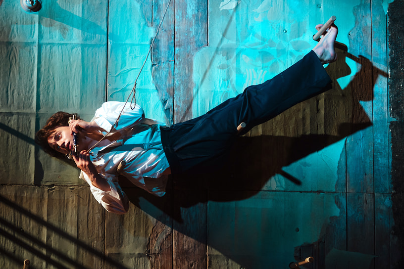 Сцена из спектакля «Митина любовь», режиссер Владислав Наставшев