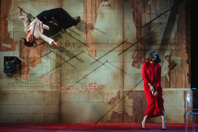 Сцена из спектакля «Митина любовь», режиссер Владислав Наставшев